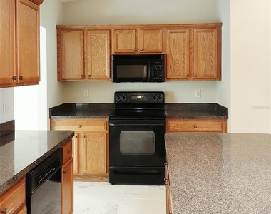 1102 Ne 21st Terrace - Photo Thumbnail 16