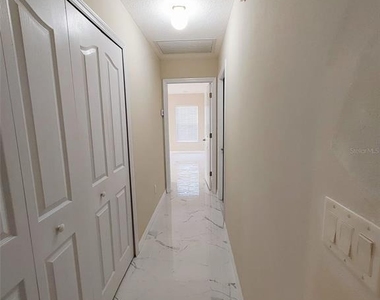 1102 Ne 21st Terrace - Photo Thumbnail 4