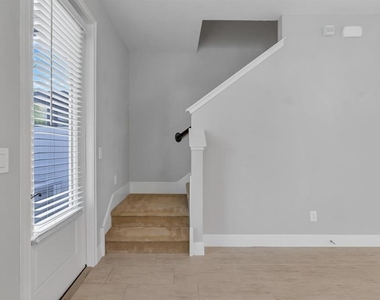 2795 Bolzano Drive - Photo Thumbnail 12