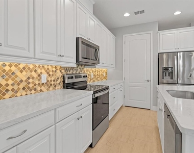 2795 Bolzano Drive - Photo Thumbnail 10