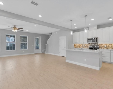 2795 Bolzano Drive - Photo Thumbnail 8
