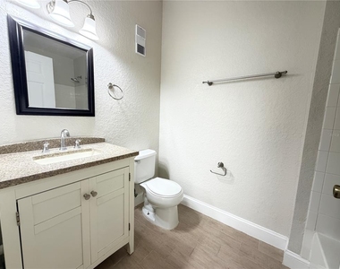 13015 Plantation Park Circle - Photo Thumbnail 15