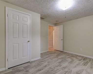 10406 Reclinata Lane - Photo Thumbnail 33