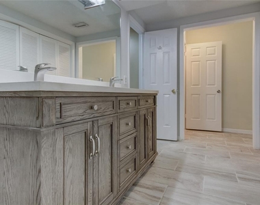 10406 Reclinata Lane - Photo Thumbnail 37