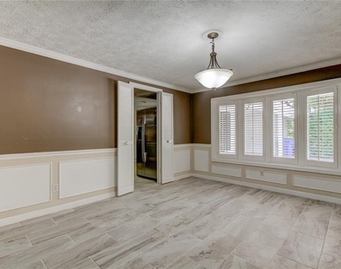 10406 Reclinata Lane - Photo Thumbnail 20