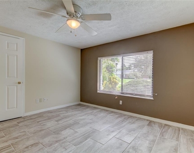 10406 Reclinata Lane - Photo Thumbnail 25