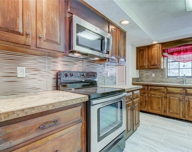 10406 Reclinata Lane - Photo Thumbnail 12