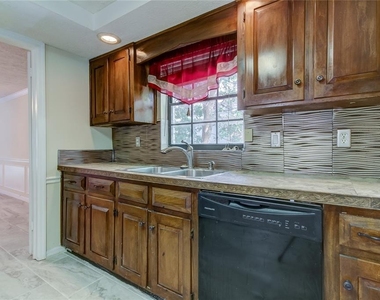 10406 Reclinata Lane - Photo Thumbnail 9