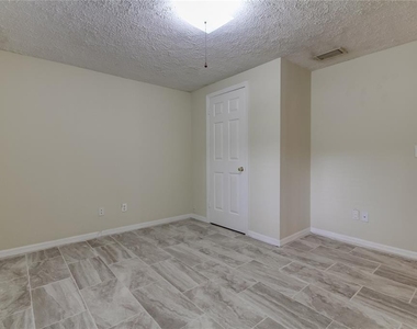 10406 Reclinata Lane - Photo Thumbnail 32