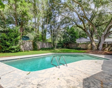 10406 Reclinata Lane - Photo Thumbnail 5