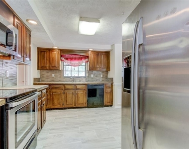 10406 Reclinata Lane - Photo Thumbnail 13