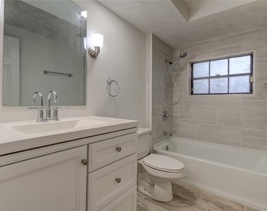 10406 Reclinata Lane - Photo Thumbnail 30
