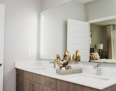 505-1 Chatham Ave Avenue - Photo Thumbnail 5