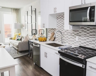 505-1 Chatham Ave Avenue - Photo Thumbnail 2