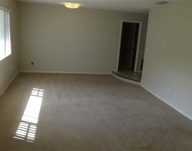 2730 Prince John Road - Photo Thumbnail 7