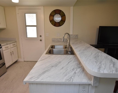 4825 Loretta Lane - Photo Thumbnail 8