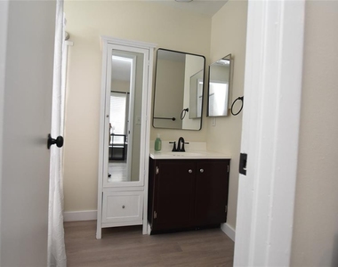 4825 Loretta Lane - Photo Thumbnail 14