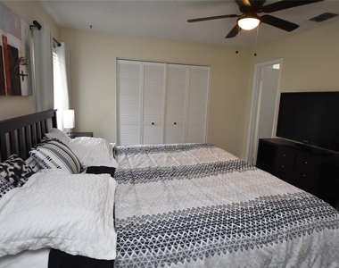 4825 Loretta Lane - Photo Thumbnail 12
