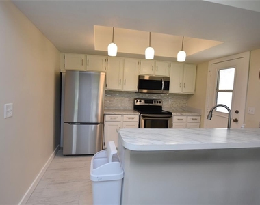 4825 Loretta Lane - Photo Thumbnail 6