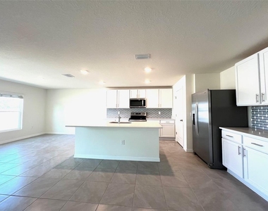 6527 Se 1st Loop - Photo Thumbnail 2