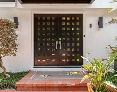 1760 Alabama Drive - Photo Thumbnail 4