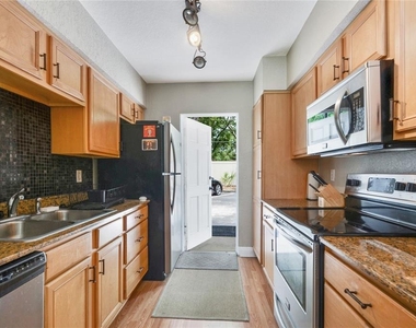 225 E New Hampshire Street - Photo Thumbnail 5