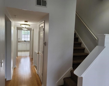 265 Goldenrain Drive - Photo Thumbnail 6