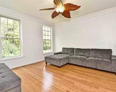 265 Goldenrain Drive - Photo Thumbnail 14