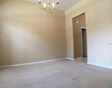 909 Arbormoor Place - Photo Thumbnail 10