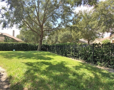909 Arbormoor Place - Photo Thumbnail 24