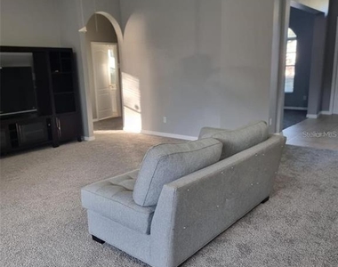 909 Arbormoor Place - Photo Thumbnail 6