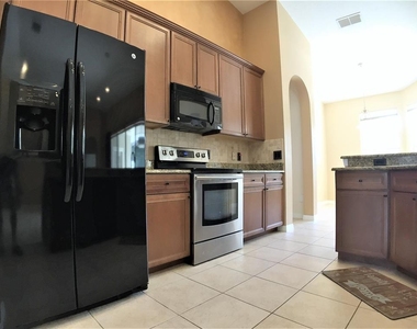 909 Arbormoor Place - Photo Thumbnail 12