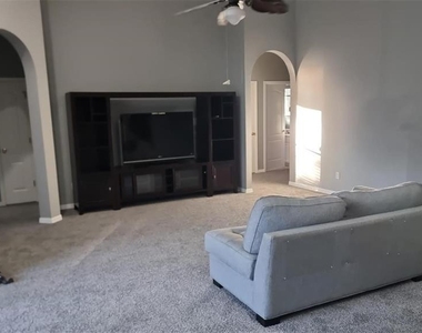 909 Arbormoor Place - Photo Thumbnail 8