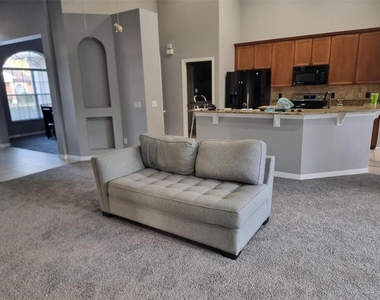 909 Arbormoor Place - Photo Thumbnail 7