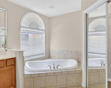 8506 Saint Marino Boulevard - Photo Thumbnail 20