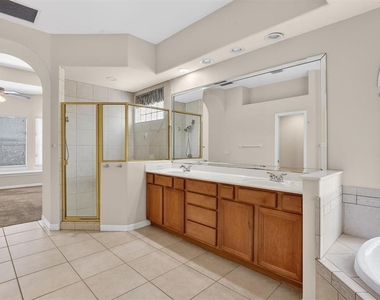 8506 Saint Marino Boulevard - Photo Thumbnail 21