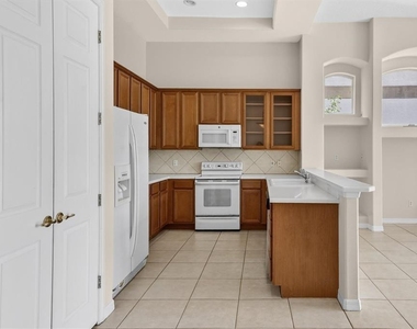 8506 Saint Marino Boulevard - Photo Thumbnail 11
