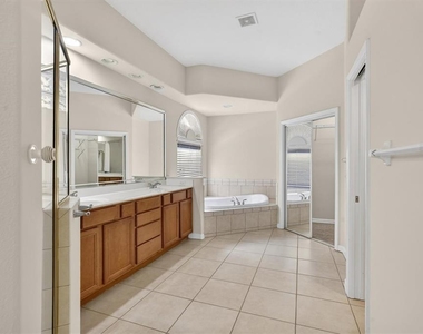 8506 Saint Marino Boulevard - Photo Thumbnail 18