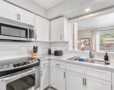 4904 19th Avenue W - Photo Thumbnail 8