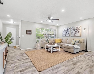 4904 19th Avenue W - Photo Thumbnail 2