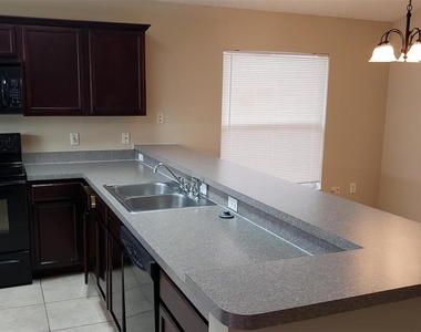 636 Majesty Drive - Photo Thumbnail 4