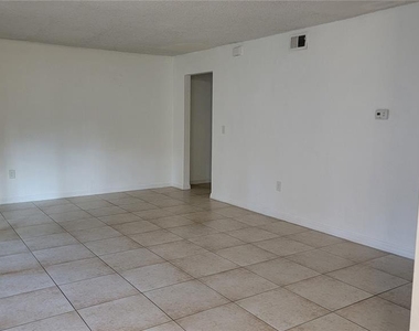 4023 Versailles Drive - Photo Thumbnail 9