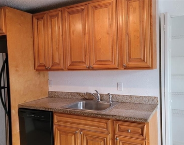 4023 Versailles Drive - Photo Thumbnail 3