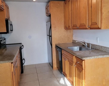 4023 Versailles Drive - Photo Thumbnail 4