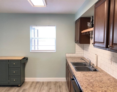 415 W Easy Street - Photo Thumbnail 3