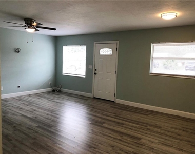 415 W Easy Street - Photo Thumbnail 6