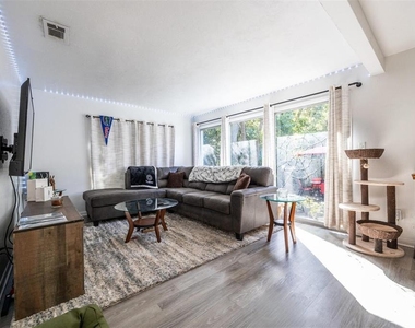 749 Nw 34th Street - Photo Thumbnail 11