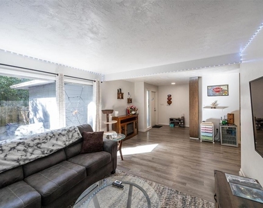 749 Nw 34th Street - Photo Thumbnail 12