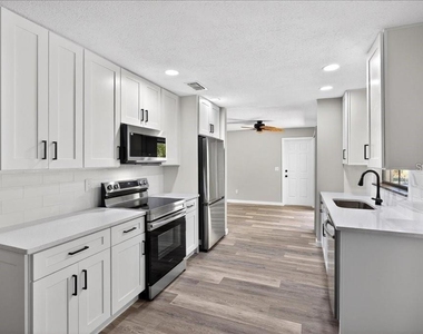 8 Blare Drive - Photo Thumbnail 5