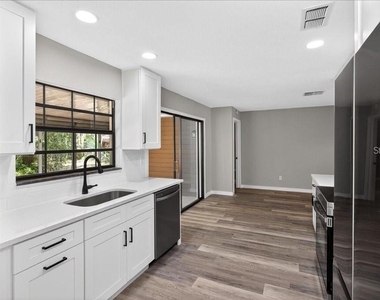 8 Blare Drive - Photo Thumbnail 6